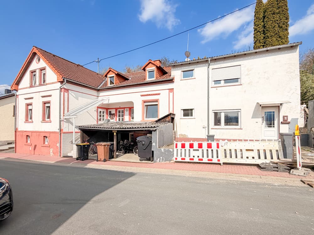Hausansicht — Kapitalanlage mit öffentlichem Mieter – 79.200 € Jahresmiete | 14,43 % Rendite